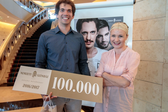 Az évad százezredik nézője