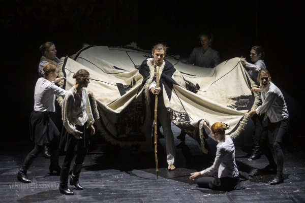 János vitéz ajánló