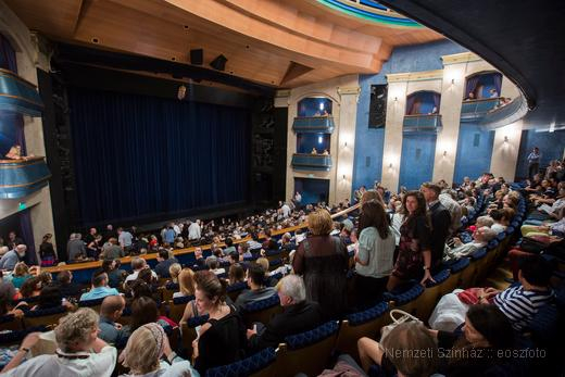 Bemutató előtt, bemutató után