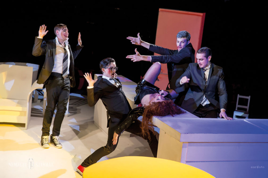 Life-and-Death Struggle of Stage Selves at the National Theatre