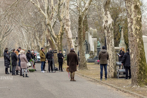 Koszorúzás Jászai Mari sírjánál