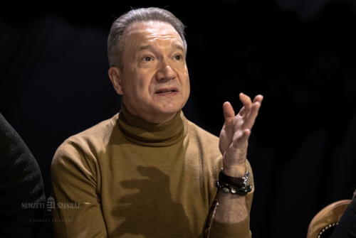 SZÍVEM KIRÁLYNŐJE SZÍVEM KIRÁLYNŐJE