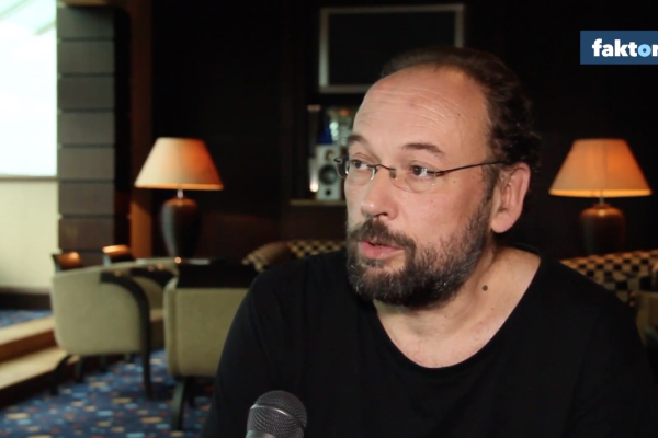 Szeszélyes nyár, riportok, előadás részletek a Faktor tévében