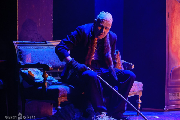 Meggyeskert a Művészbejáróban