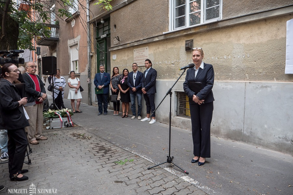 Sinkó László emléktáblájának avatásán