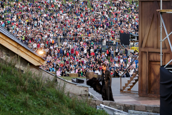 Pillanatok a csíksomlyói Nyeregben tartott előadásból