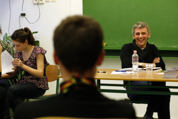 Rendhagyó irodalomóra a Kempelen Farkas Gimnáziumban