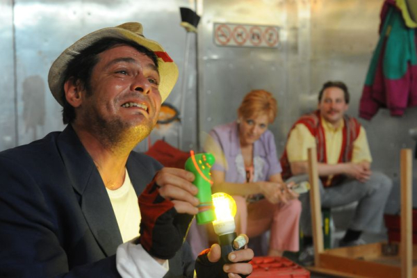 A pecsenyehattyú és más mesék – a győri Vaskakas Bábszí...