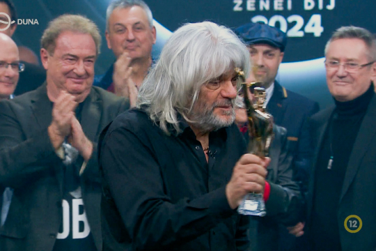 Életpályája elismeréseként a Petőfi Zenei Díj Életmű-díjával jutalmazták Földes László Hobo-t