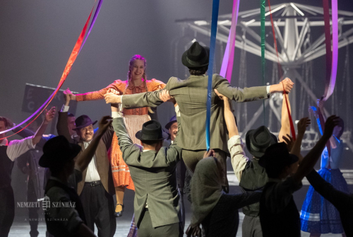 Merry-Go-Round (Körhinta) Merry-Go-Round (Körhinta)