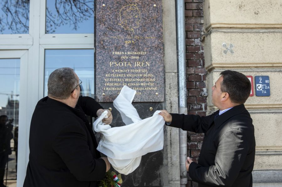 Emléktáblát avattak a 90 éve született Psota Irén tiszteletére