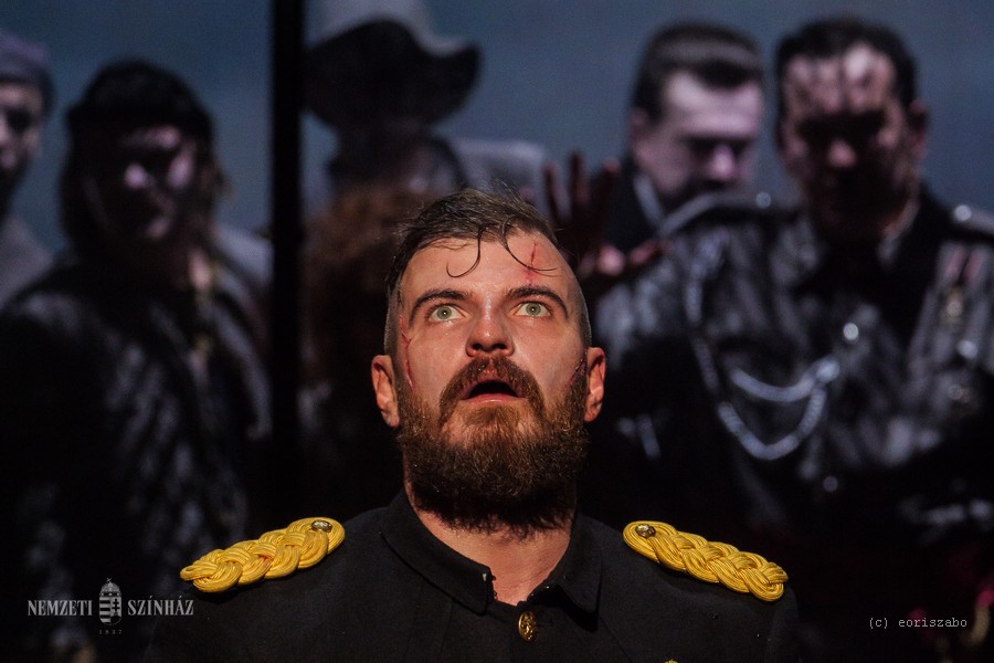 „Sok Coriolanus van manapság Ukrajnában” – álló taps jutalmazta a kijevi nemzeti színház Shakespeare-előadását
