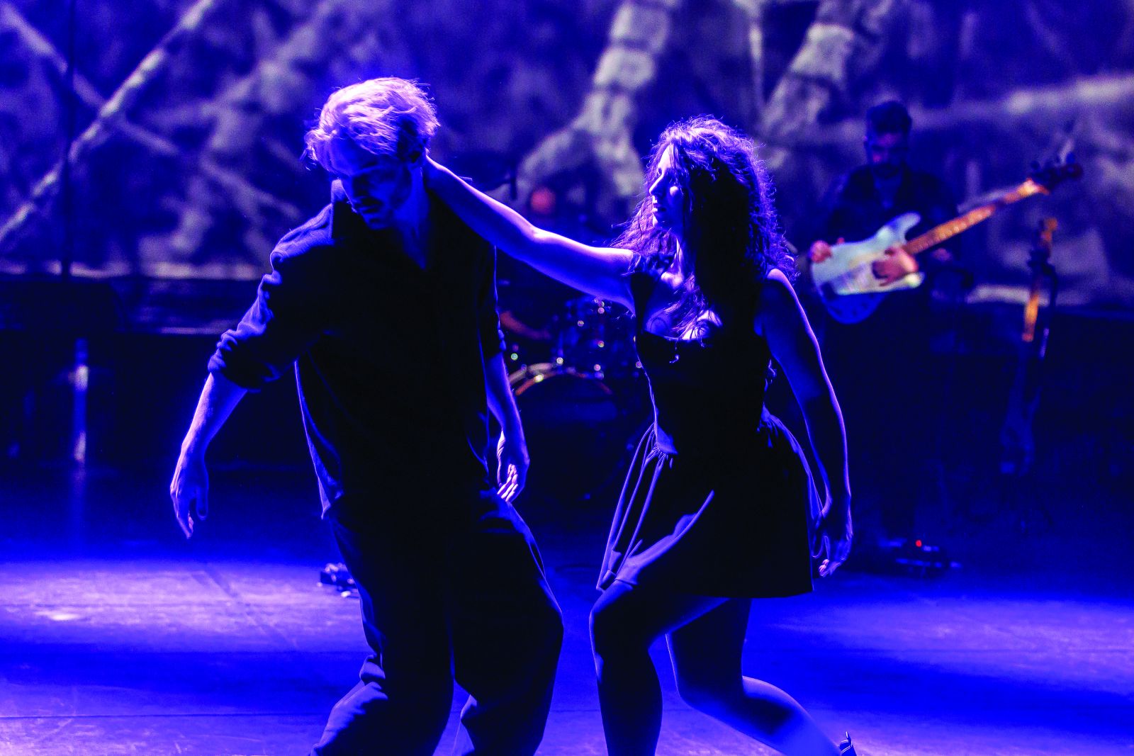 Ajánló - Ázott hajában  hét halott bogár ragyog